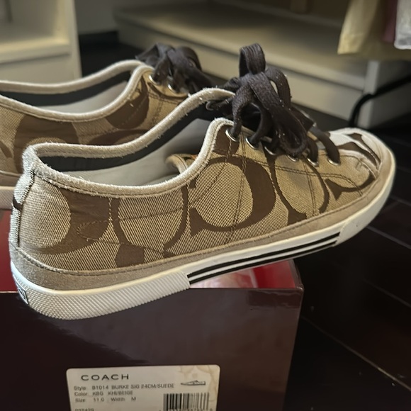 My husbands coach sneakers from back in the day! Few years old. VERY good cond. - Picture 6 of 10